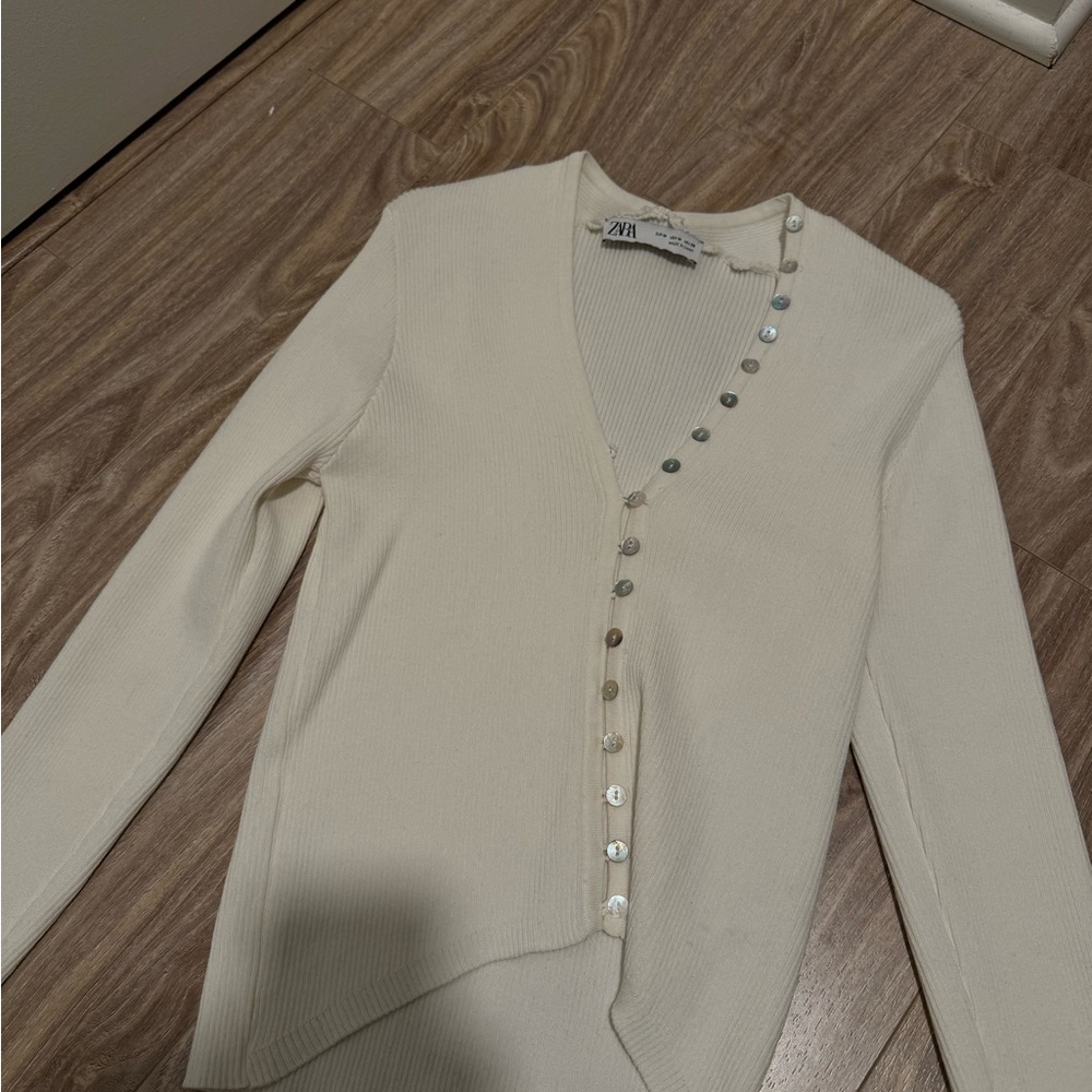 Zara off white long sleeve. Size M